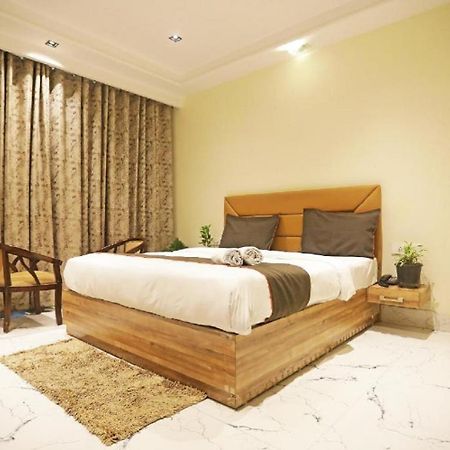 Hotel Royal Paradise By Kdson New Delhi Eksteriør billede