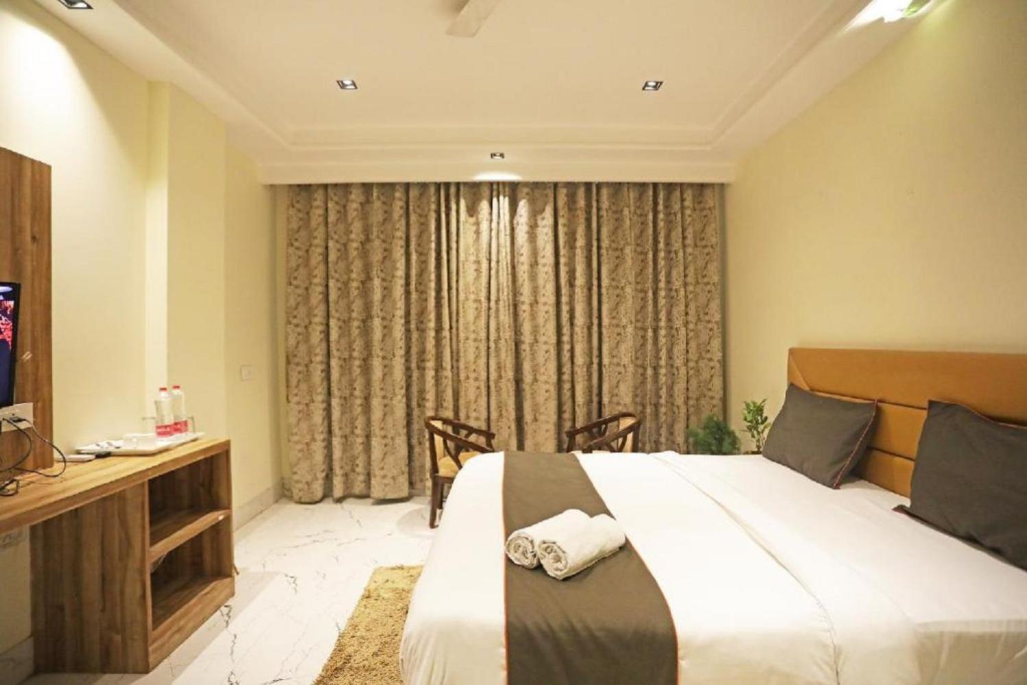 Hotel Royal Paradise By Kdson New Delhi Eksteriør billede