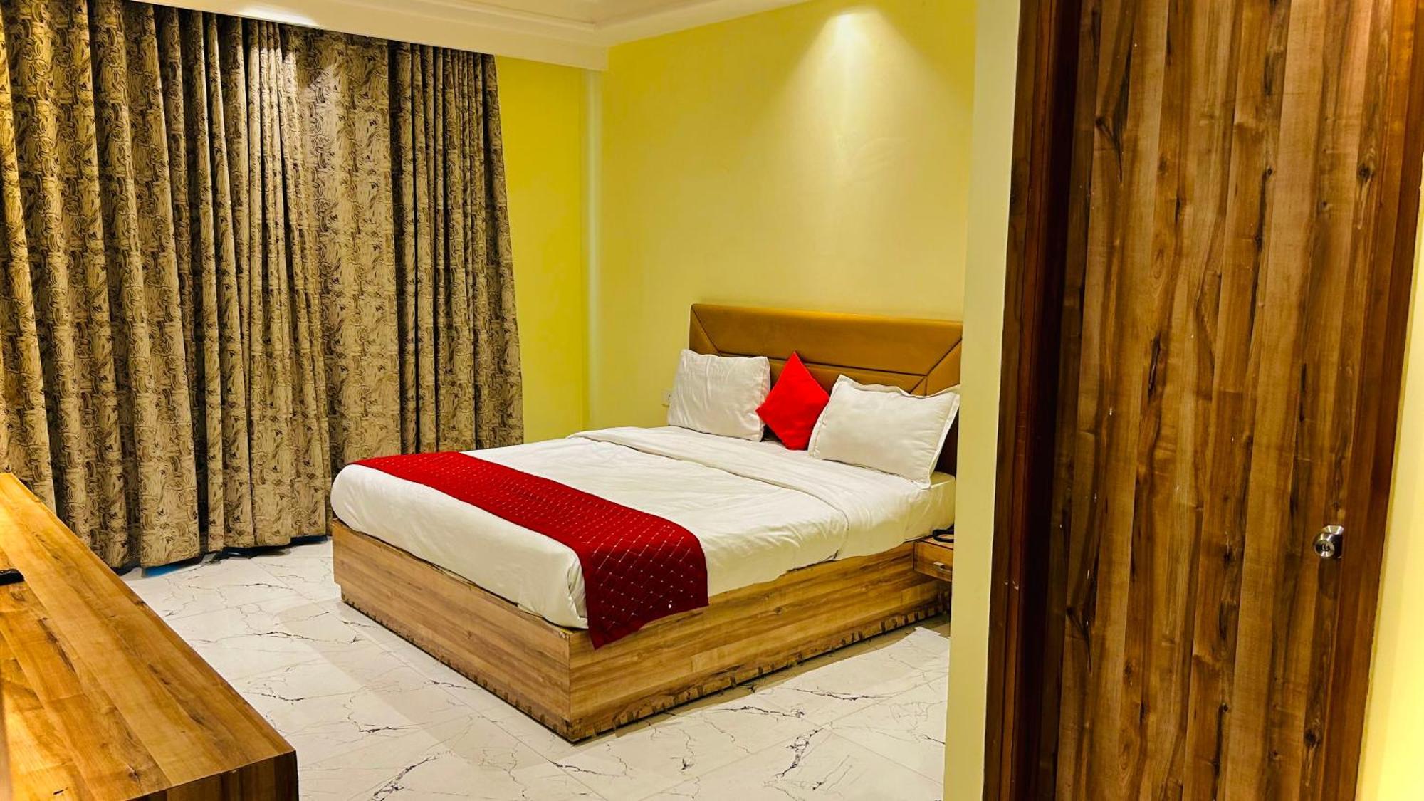 Hotel Royal Paradise By Kdson New Delhi Eksteriør billede