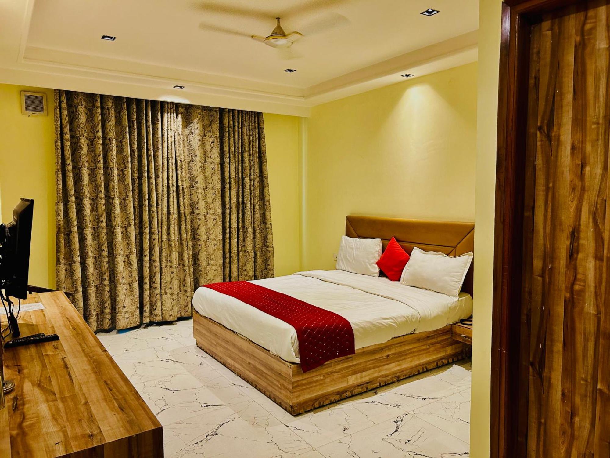 Hotel Royal Paradise By Kdson New Delhi Eksteriør billede